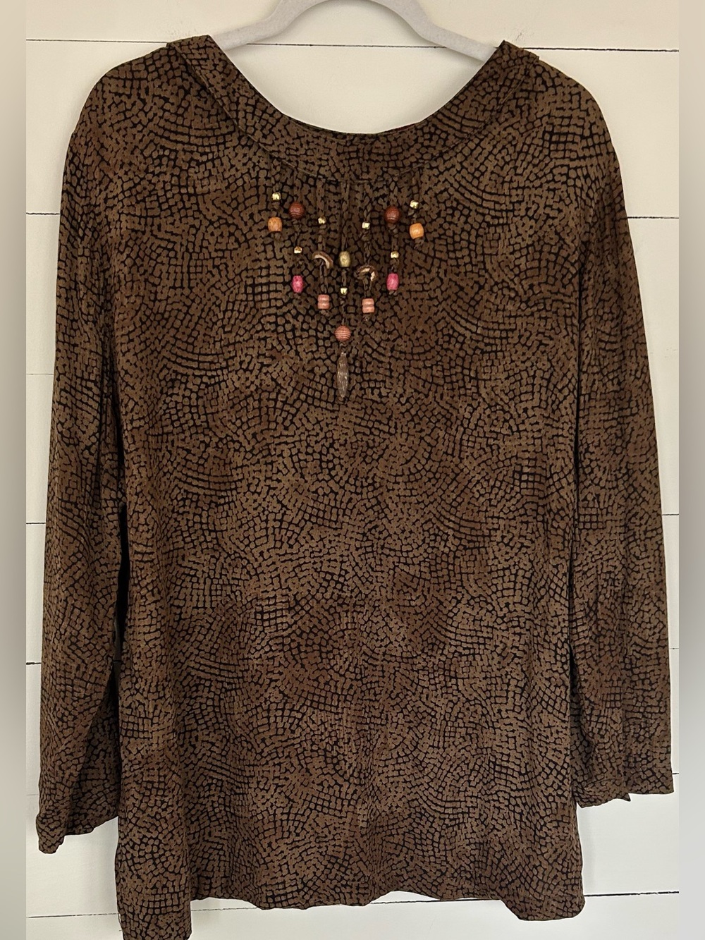 Women’s Carole Little Printed Blouse With Beads Along the Front Neckline. Sz 18